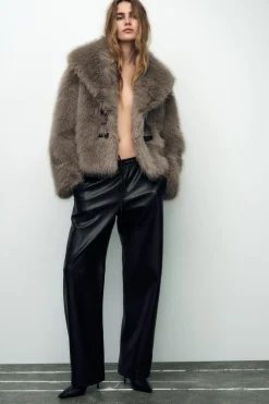 Online ABRIGO CORTO EFECTO PELO Mujer Abrigos / Anoraks