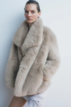 Outlet ABRIGO CORTO EFECTO PELO ZW COLLECTION Mujer Abrigos / Anoraks