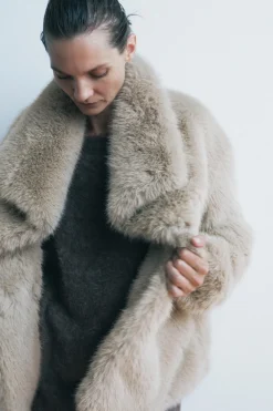 Outlet ABRIGO CORTO EFECTO PELO ZW COLLECTION Mujer Abrigos / Anoraks