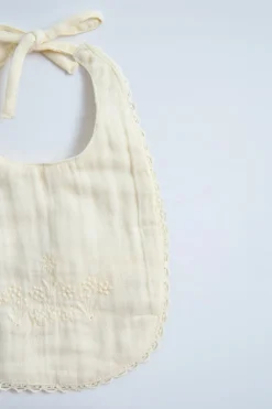 Niños ZARA Accesorios / Zapatos / 0 - 14 Años<BABERO PUNTILLA BORDADO