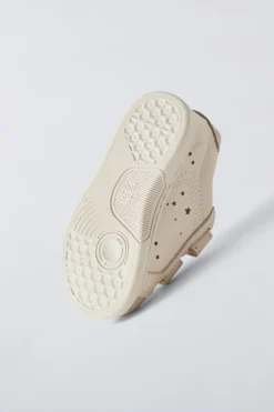 Niños ZARA 1½ - 6 Años·Zapatos|1½ - 6 Años·Zapatos<BAMBA PIEL ESTRELLAS