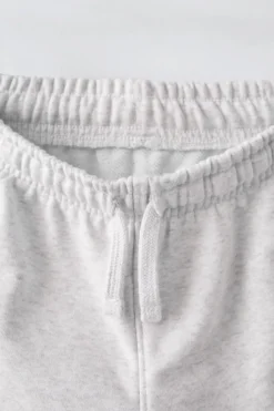 Niños ZARA 6 - 14 Años·Pantalones|6 - 14 Años·Deporte / Chándal<BERMUDA FELPA BORDADO