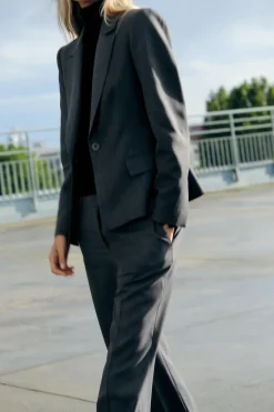 Discount BLAZER ENTALLADA HOMBRERAS Mujer Blazers / Chalecos