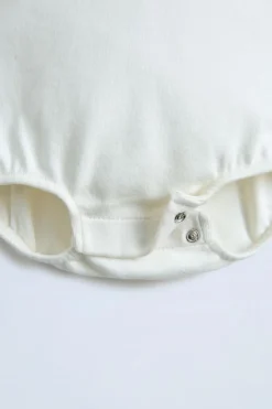 Niños ZARA 0 - 6 Meses·Bodies / Camisas|0 - 6 Meses·Básicos<BODY CUELLO BORDADO