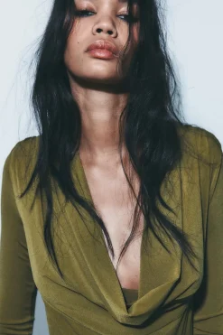 Discount BODY HOMBRERAS DRAPEADO Mujer Tops / Bodies