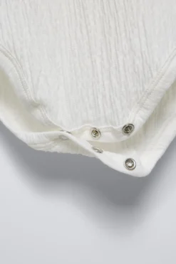 Niños ZARA 0 - 6 Meses·Bodies / Camisas|0 - 6 Meses·Básicos<BODY TEXTURA VOLANTE