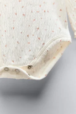 Niños ZARA 0 - 6 Meses·Bodies / Camisas|0 - 6 Meses·Básicos<BODY VOLANTE HOJITAS