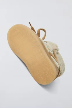 Niños ZARA 1½ - 6 Años·Zapatos|1½ - 6 Años·Zapatos<BOTA BORREGUILLO