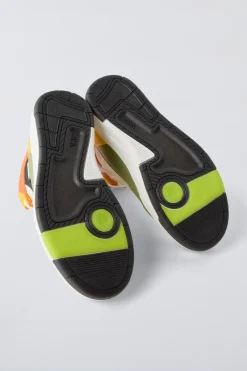 Niños ZARA 6 - 14 Años·Zapatos|6 - 14 Años·Zapatos<BOTÍN DEPORTIVO MINECRAFT © MOJANG AB. ™