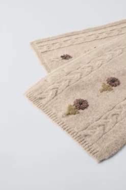 Niños ZARA 1½ - 6 Años·Accesorios|Accesorios / Zapatos / 0 - 14 Años<BUFANDA PUNTO FLORES BORDADAS