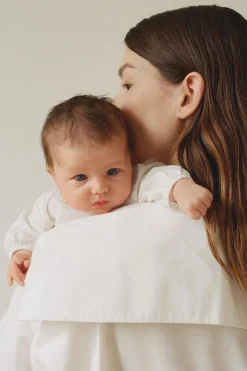 Niños ZARA 0 - 6 Meses·Bodies / Camisas|0 - 6 Meses·Básicos<CAMISA BORDADOS