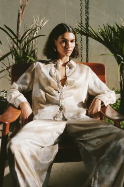 Clearance CAMISA SATINADA ESTAMPADA FLORES Mujer Camisas / Blusas