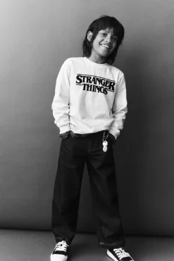 Niños ZARA 6 - 14 Años·Camisetas<CAMISETA FLOCK STRANGER THINGS ™/ © NETFLIX