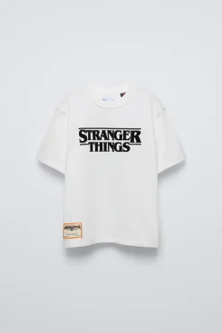 Niños ZARA 6 - 14 Años·Camisetas<CAMISETA FLOCK STRANGER THINGS ™/ © NETFLIX