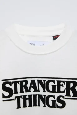 Niños ZARA 6 - 14 Años·Camisetas<CAMISETA FLOCK STRANGER THINGS ™/ © NETFLIX