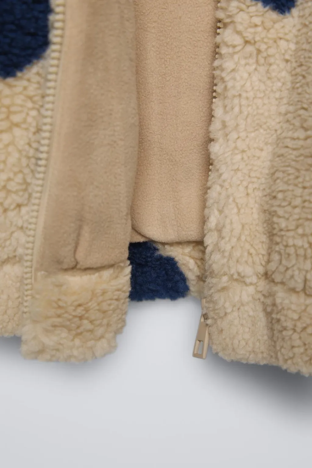 Niños ZARA 1½ - 6 Años·Total Look|6 - 18 Meses·Abrigos / Buzos<CAZADORA BORREGUILLO CORAZONES