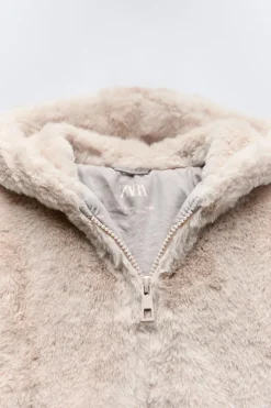 Niños ZARA 6 - 18 Meses·Abrigos / Buzos<CAZADORA EFECTO PELO CAPUCHA