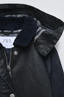 Niños ZARA 6 - 14 Años·Abrigos<CAZADORA ENCERADA CAPUCHA