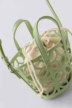 Niños ZARA 6 - 14 Años·Bolsos / Mochilas<CESTA CALADA