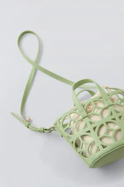 Niños ZARA 6 - 14 Años·Bolsos / Mochilas<CESTA CALADA