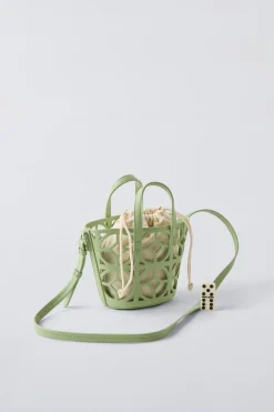 Niños ZARA 6 - 14 Años·Bolsos / Mochilas<CESTA CALADA