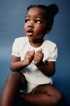 Niños ZARA 6 - 18 Meses·Conjuntos|6 - 18 Meses·Braguitas / Bermudas<CONJUNTO BLUSA Y BRAGUITA BORDADOS