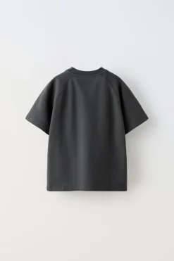 Niños ZARA 6 - 14 Años·Camisetas|6 - 14 Años·Pantalones<CONJUNTO TEXTO RELIEVE CAMISETA Y BERMUDA