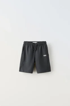 Niños ZARA 6 - 14 Años·Camisetas|6 - 14 Años·Pantalones<CONJUNTO TEXTO RELIEVE CAMISETA Y BERMUDA