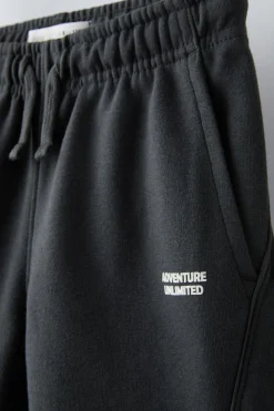 Niños ZARA 6 - 14 Años·Camisetas|6 - 14 Años·Pantalones<CONJUNTO TEXTO RELIEVE CAMISETA Y BERMUDA