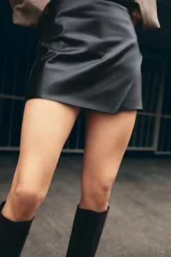 New FALDA PANTALÓN EFECTO PIEL ASIMÉTRICA Mujer Faldas / Shorts