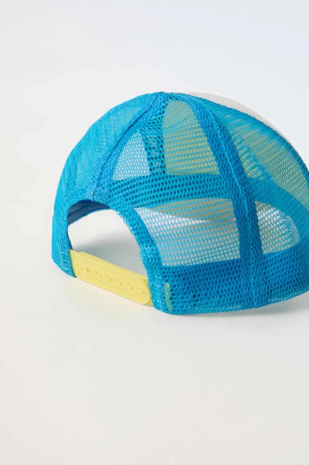 Niños ZARA 1½ - 6 Años·Accesorios|6 - 14 Años·Accesorios<GORRA REJILLA ETIQUETA ENGOMADA