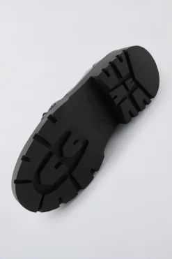 Niños ZARA 6 - 14 Años·Zapatos<MOCASÍN DETALLE METÁLICO