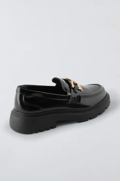 Niños ZARA 6 - 14 Años·Zapatos<MOCASÍN DETALLE METÁLICO