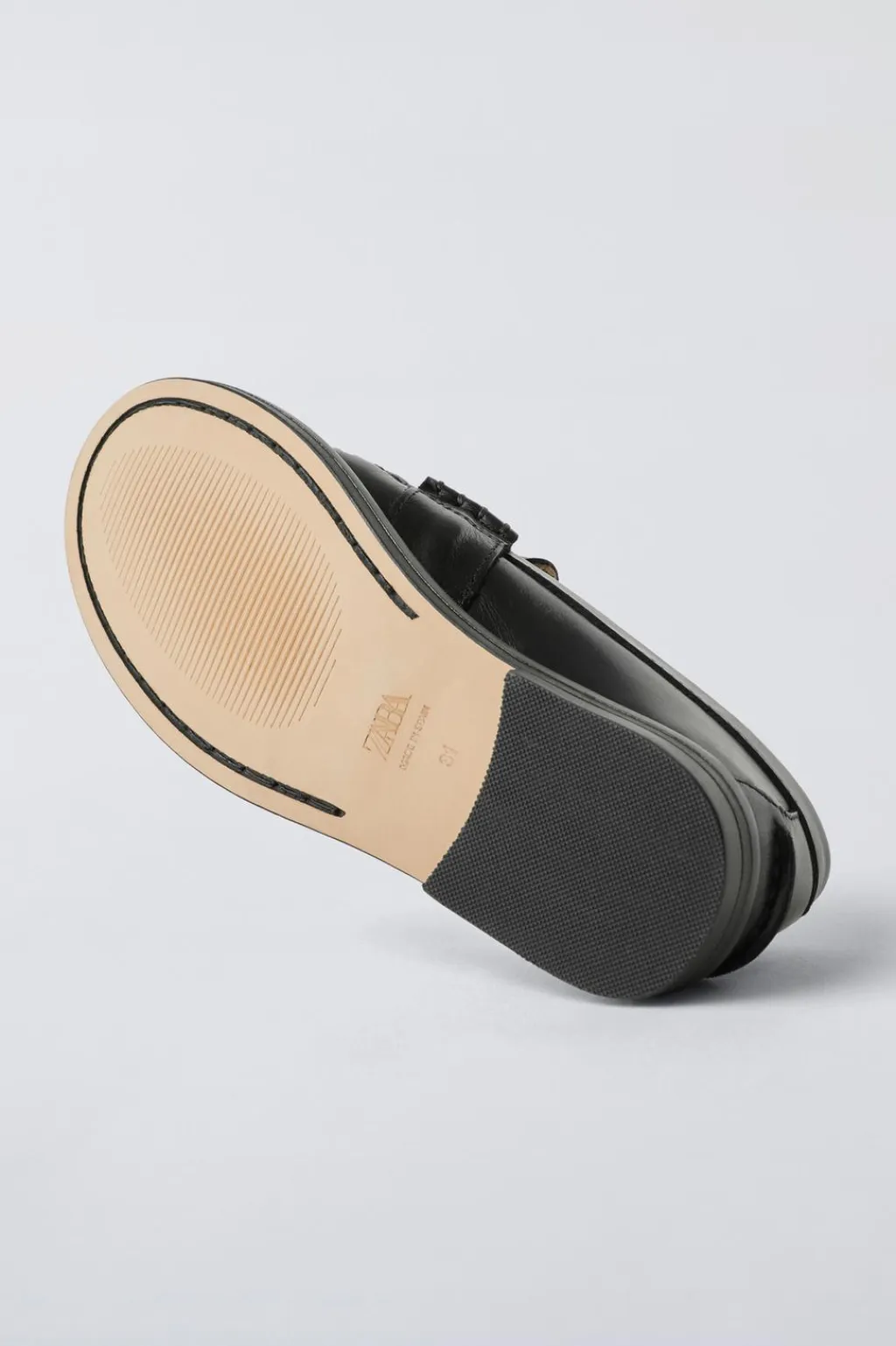 Niños ZARA 6 - 14 Años·Zapatos<MOCASÍN PIEL BORLA