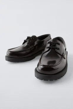 Niños ZARA 6 - 14 Años·Zapatos|6 - 14 Años·Trajes<NÁUTICO TRACK PIEL