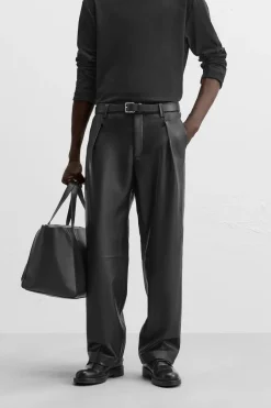 Online PANTALÓN EFECTO PIEL PLIEGUES Hombre Pantalones