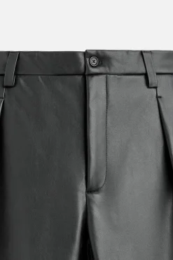 Online PANTALÓN EFECTO PIEL PLIEGUES Hombre Pantalones