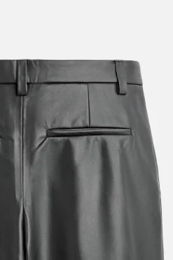 Online PANTALÓN EFECTO PIEL PLIEGUES Hombre Pantalones