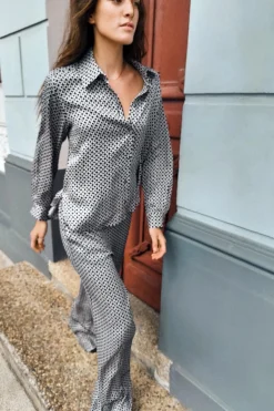 Online PANTALÓN SATINADO ESTAMPADO GEOMÉTRICO Mujer Pantalones