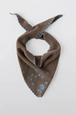 Niños ZARA 1½ - 6 Años·Accesorios|6 - 14 Años·Accesorios<PAÑOLETA TRIANGULAR BORDADOS