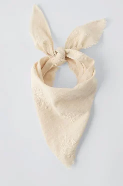 Niños ZARA 1½ - 6 Años·Accesorios|6 - 14 Años·Accesorios<PAÑOLETA TRIANGULAR BORDADOS