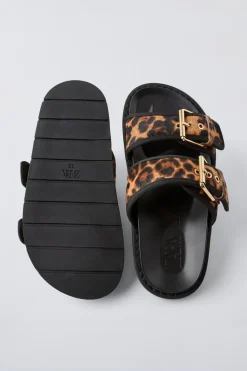 Niños ZARA 6 - 14 Años·Zapatos<SANDALIA ANIMAL PRINT