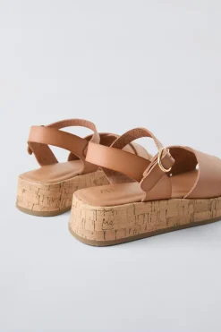 Niños ZARA 6 - 14 Años·Zapatos<SANDALIA CRUZADA