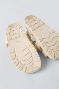 Niños ZARA 1½ - 6 Años·Zapatos|1½ - 6 Años·Zapatos<SANDALIA ENGOMADA