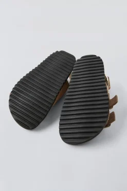 Niños ZARA 6 - 14 Años·Zapatos<SANDALIA HEBILLA PIEL