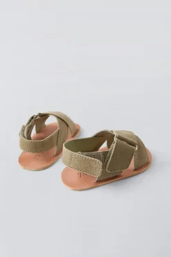 Niños ZARA 0 - 6 Meses·Patucos<SANDALIA PIEL CRUZADA