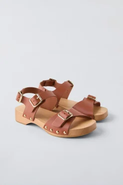 Niños ZARA 6 - 14 Años·Zapatos<SANDALIA PIEL TACHAS