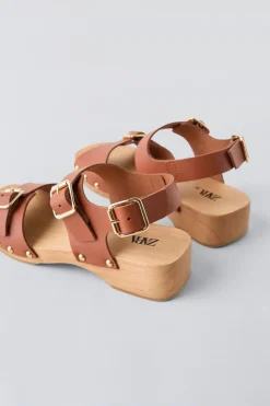 Niños ZARA 6 - 14 Años·Zapatos<SANDALIA PIEL TACHAS