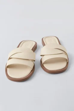Niños ZARA 6 - 14 Años·Zapatos<SANDALIA PLANA CRUZADA