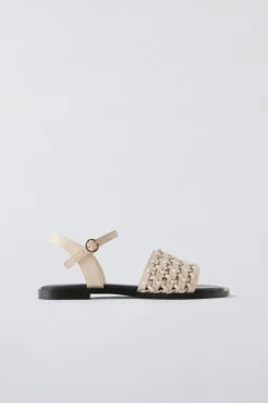 Niños ZARA 6 - 14 Años·Zapatos<SANDALIA TRENZADA